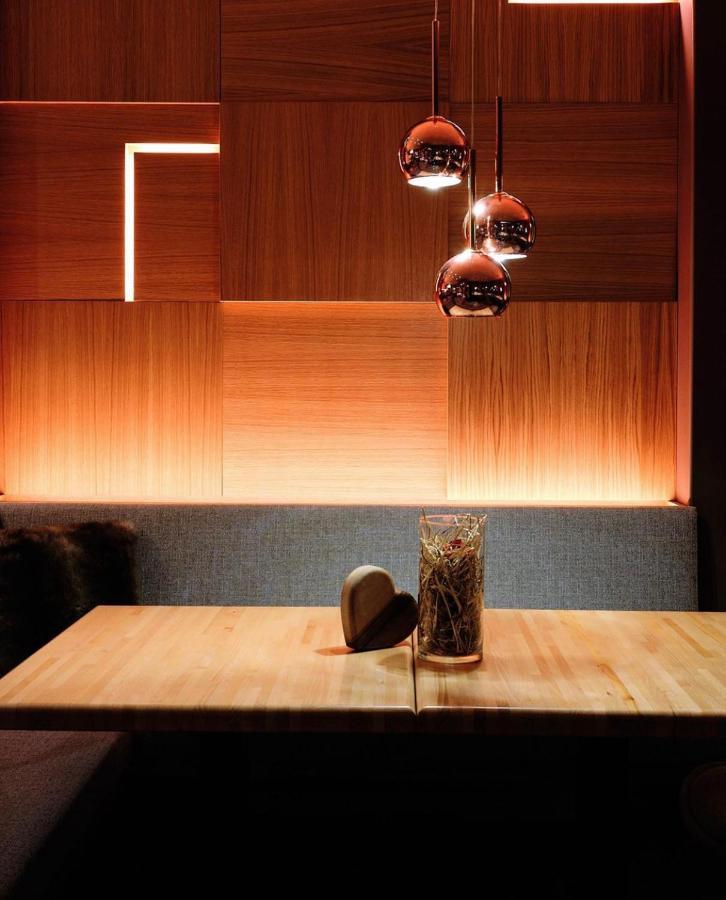Hotel Moderno Restaurant 세리나 외부 사진